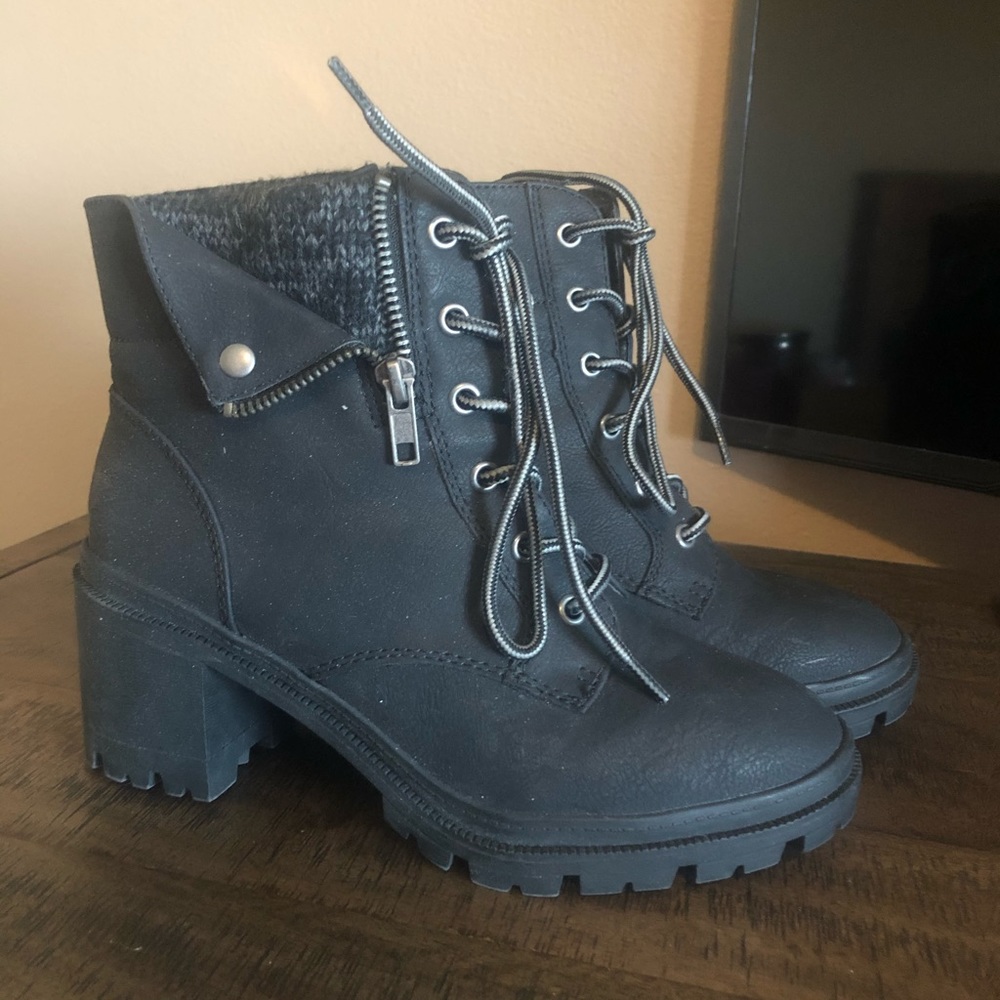 boots - Picture 2 of 4